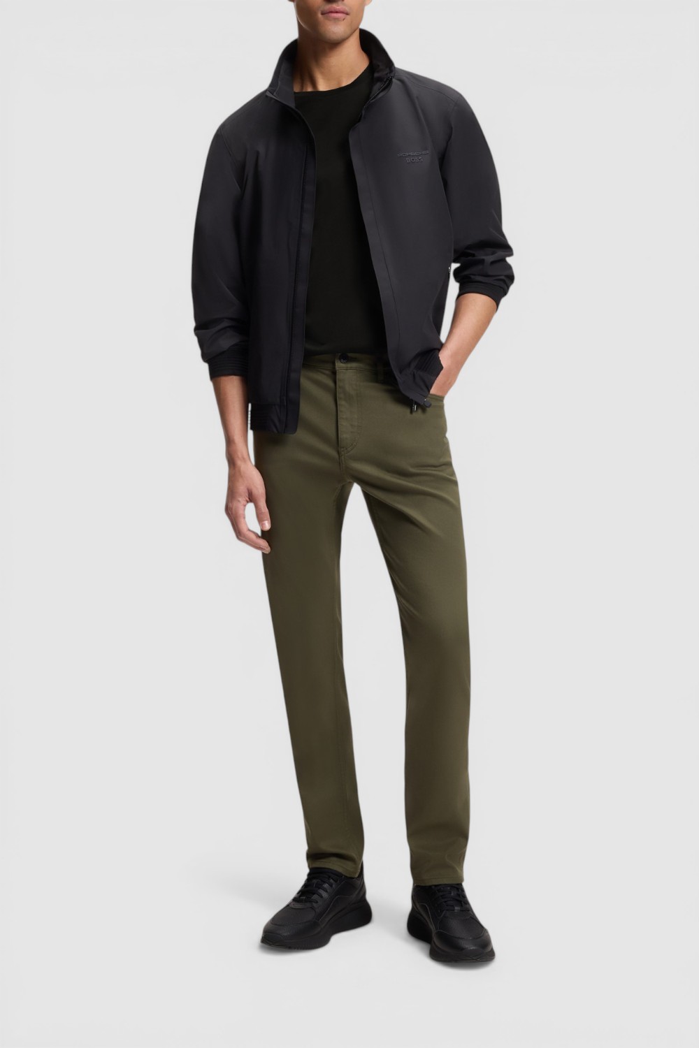 תמונת כל הלוק של חולצת טי בוס X פורשה